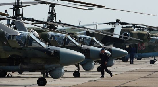 Tactical flight training of a helicopter regiment in Primorye Territory