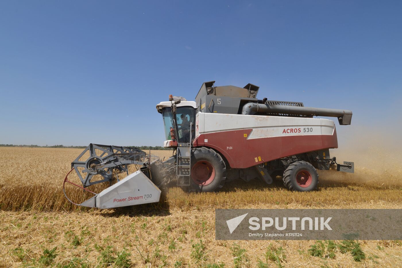 Grain harvesting in Stavropol Territory