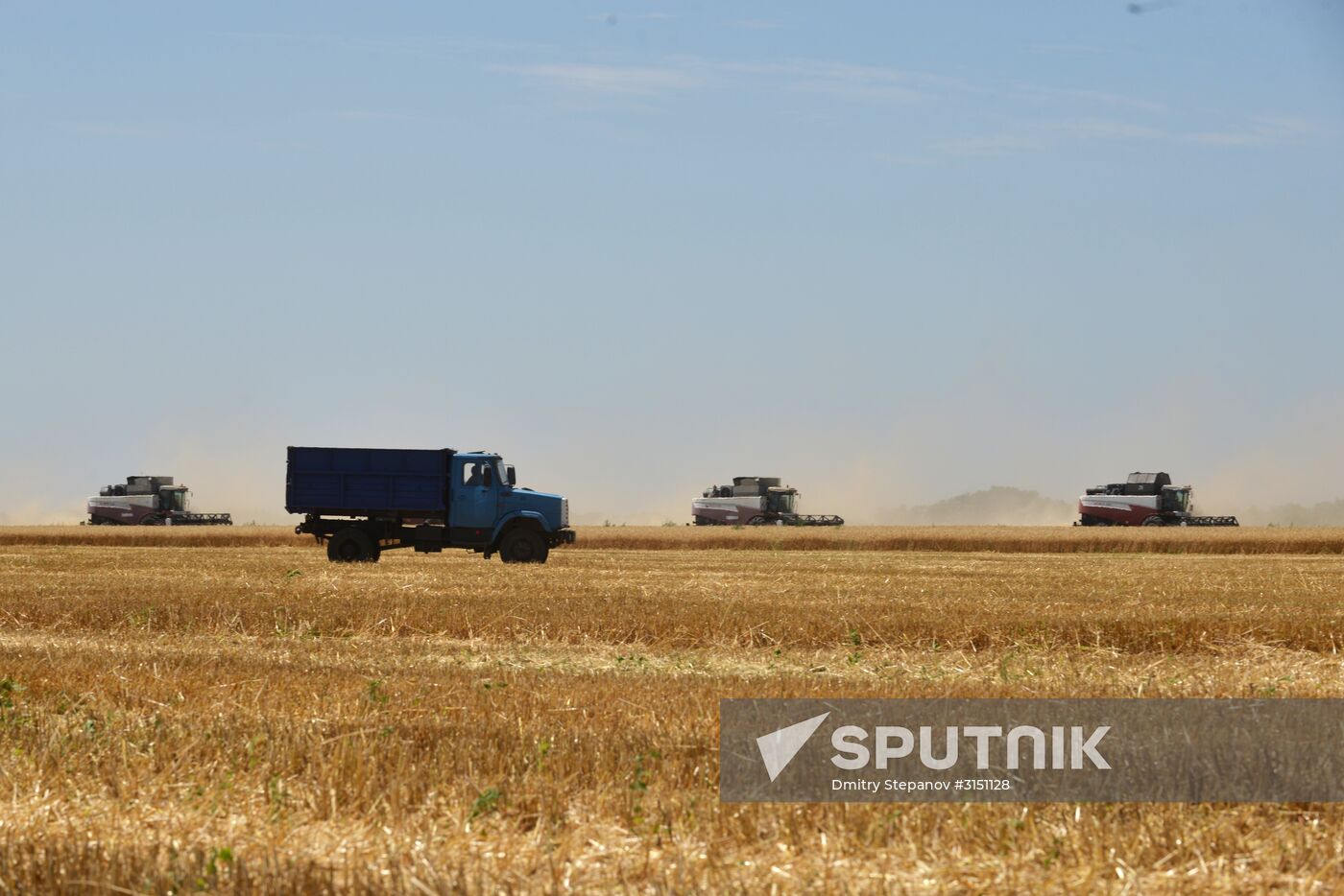 Grain harvesting in Stavropol Territory