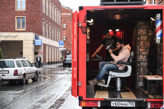 Boy Cut Barber Truck mobile barbershop appears in Moscow