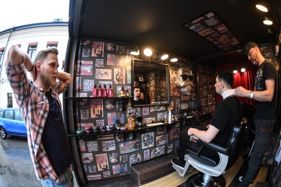 Boy Cut Barber Truck mobile barbershop appears in Moscow