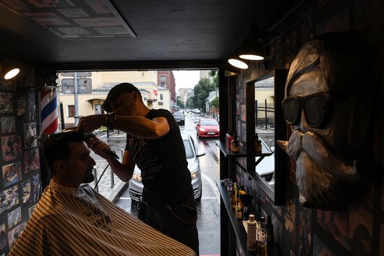 Boy Cut Barber Truck mobile barbershop appears in Moscow