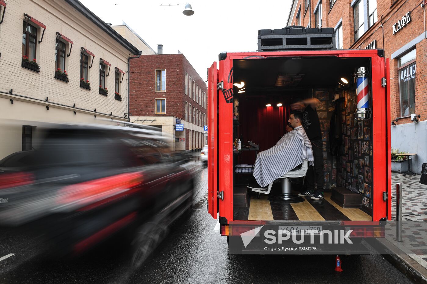 Boy Cut Barber Truck mobile barbershop appears in Moscow