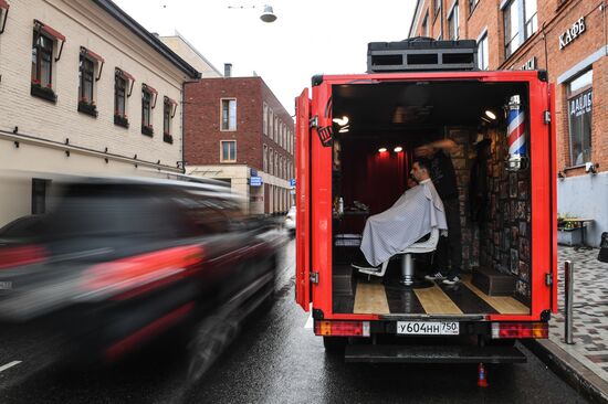 Boy Cut Barber Truck mobile barbershop appears in Moscow