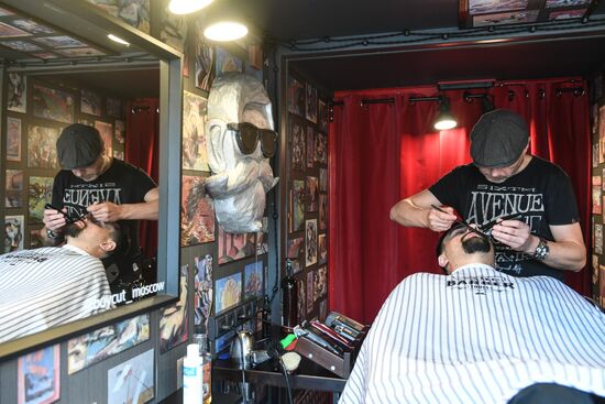Boy Cut Barber Truck mobile barbershop appears in Moscow