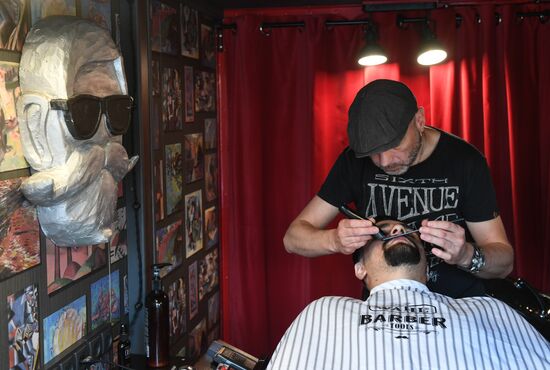 Boy Cut Barber Truck mobile barbershop appears in Moscow