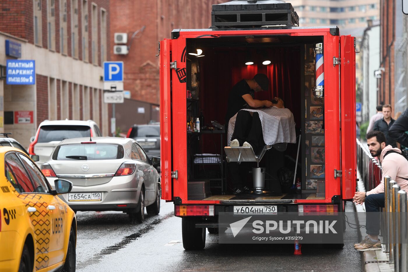 Boy Cut Barber Truck mobile barbershop appears in Moscow
