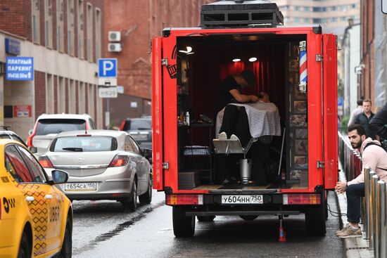 Boy Cut Barber Truck mobile barbershop appears in Moscow
