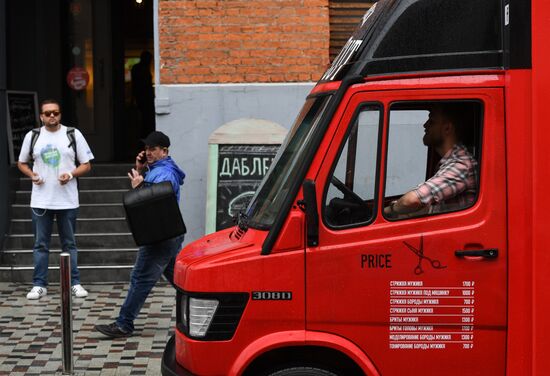 Boy Cut Barber Truck mobile barbershop appears in Moscow