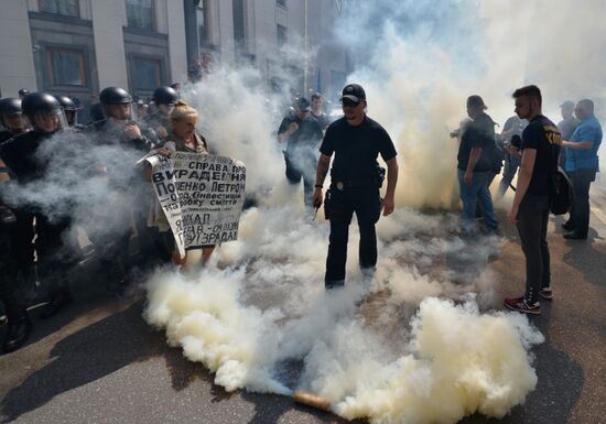 Protest rallies against deputies' immunities in Kiev