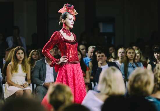 Demonstration of models of clothes from Vyacheslav Zaitsev's collection "Art. Creative Work. Spirituality" in Plyos