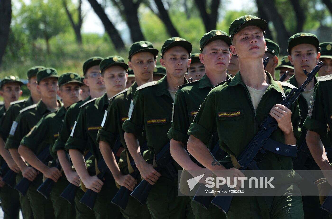 Motorized rifle brigade recruits swear a military oath