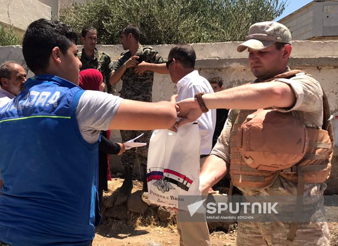 Russian Centre for Reconciliation of Opposing Sides in Syria delivers humanitarian aid to Quneitra province