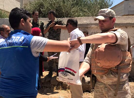 Russian Centre for Reconciliation of Opposing Sides in Syria delivers humanitarian aid to Quneitra province