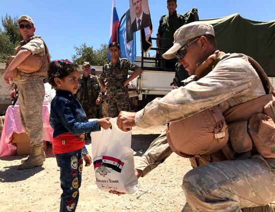 Russian Centre for Reconciliation of Opposing Sides in Syria delivers humanitarian aid to Quneitra province