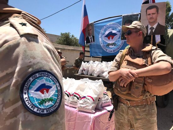 Russian Centre for Reconciliation of Opposing Sides in Syria delivers humanitarian aid to Quneitra province