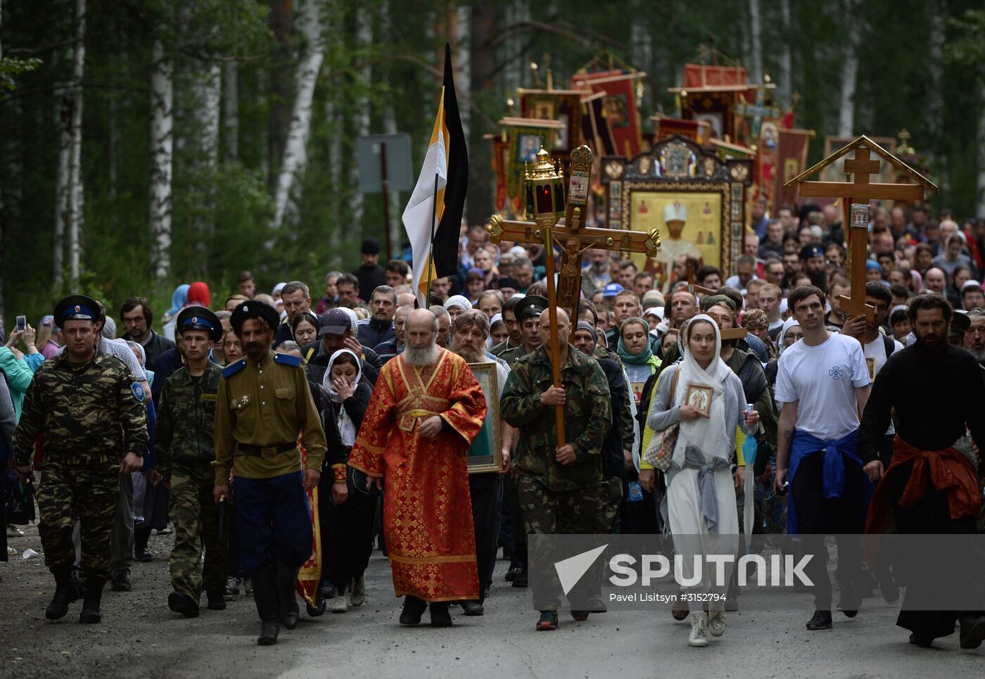 Tsarian religious procession in Yekaterinburg
