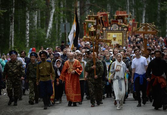 Tsarian religious procession in Yekaterinburg