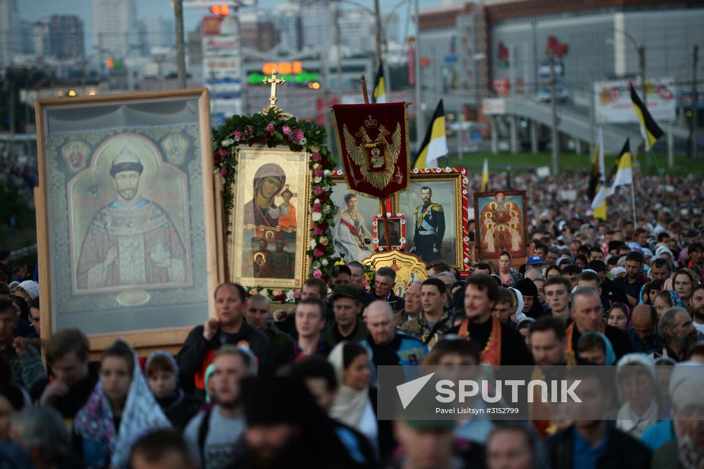 Tsarian religious procession in Yekaterinburg