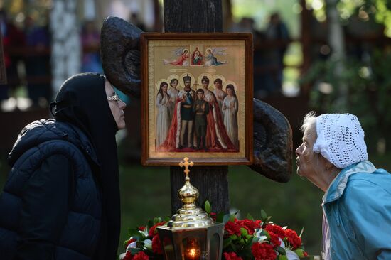 Tsarian religious procession in Yekaterinburg