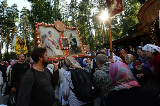Tsarian religious procession in Yekaterinburg
