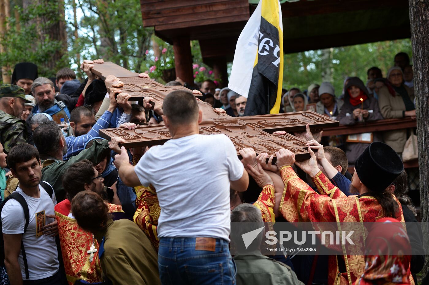 Tsarian religious procession in Yekaterinburg