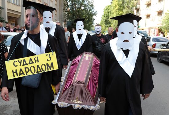 Lviv protesters oppose judicial-system corruption