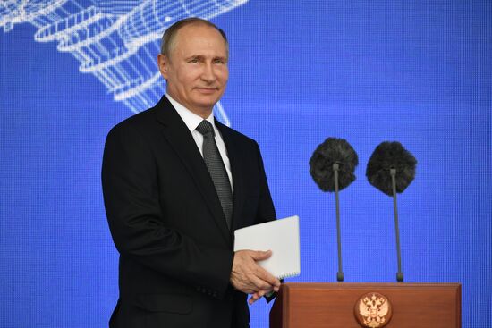 Vladimir Putin visits the International Aviation and Space Salon MAKS-2017