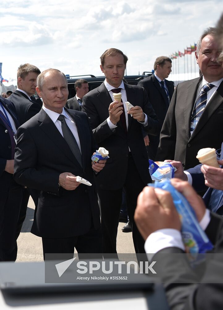 Vladimir Putin visits the International Aviation and Space Salon MAKS-2017