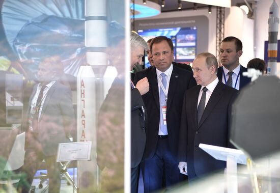 Vladimir Putin visits the International Aviation and Space Salon MAKS-2017