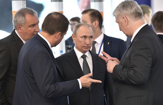 Vladimir Putin visits the International Aviation and Space Salon MAKS-2017