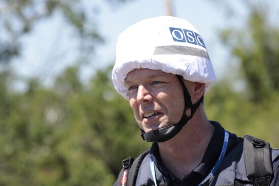 Principal Deputy Chief Monitor of the OSCE Special Monitoring Mission to Ukraine Alexander Hug visits Cossack village of Luganskaya