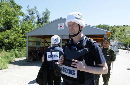 Principal Deputy Chief Monitor of the OSCE Special Monitoring Mission to Ukraine Alexander Hug visits Cossack village of Luganskaya