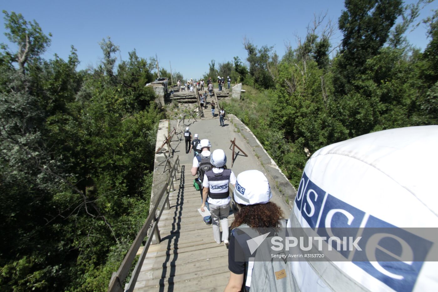 Stanitsa Luganskaya checkpoint