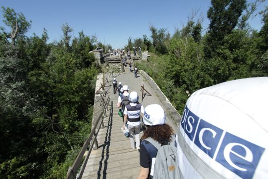 Stanitsa Luganskaya checkpoint