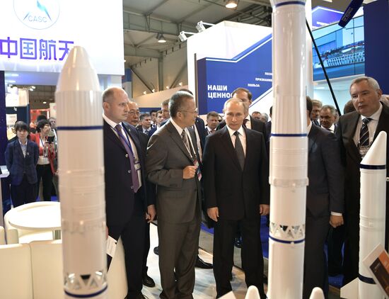 Vladimir Putin visits the International Aviation and Space Salon MAKS-2017