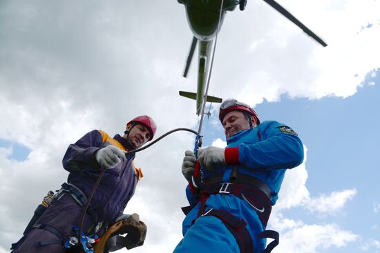 Emergencies Ministry's airborne unit's regional exercise