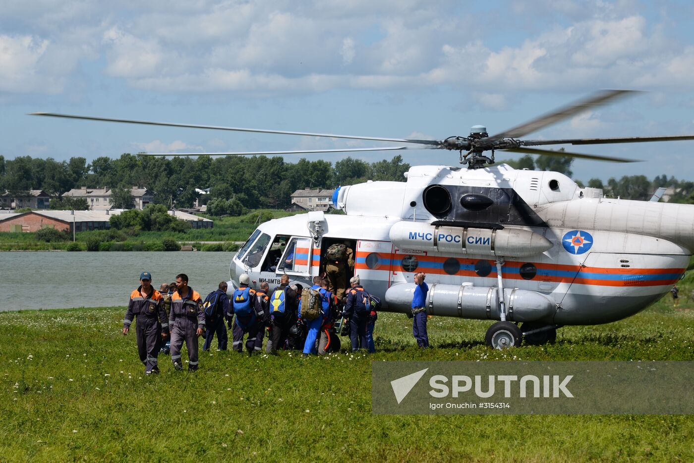 Emergencies Ministry's airborne unit's regional exercise