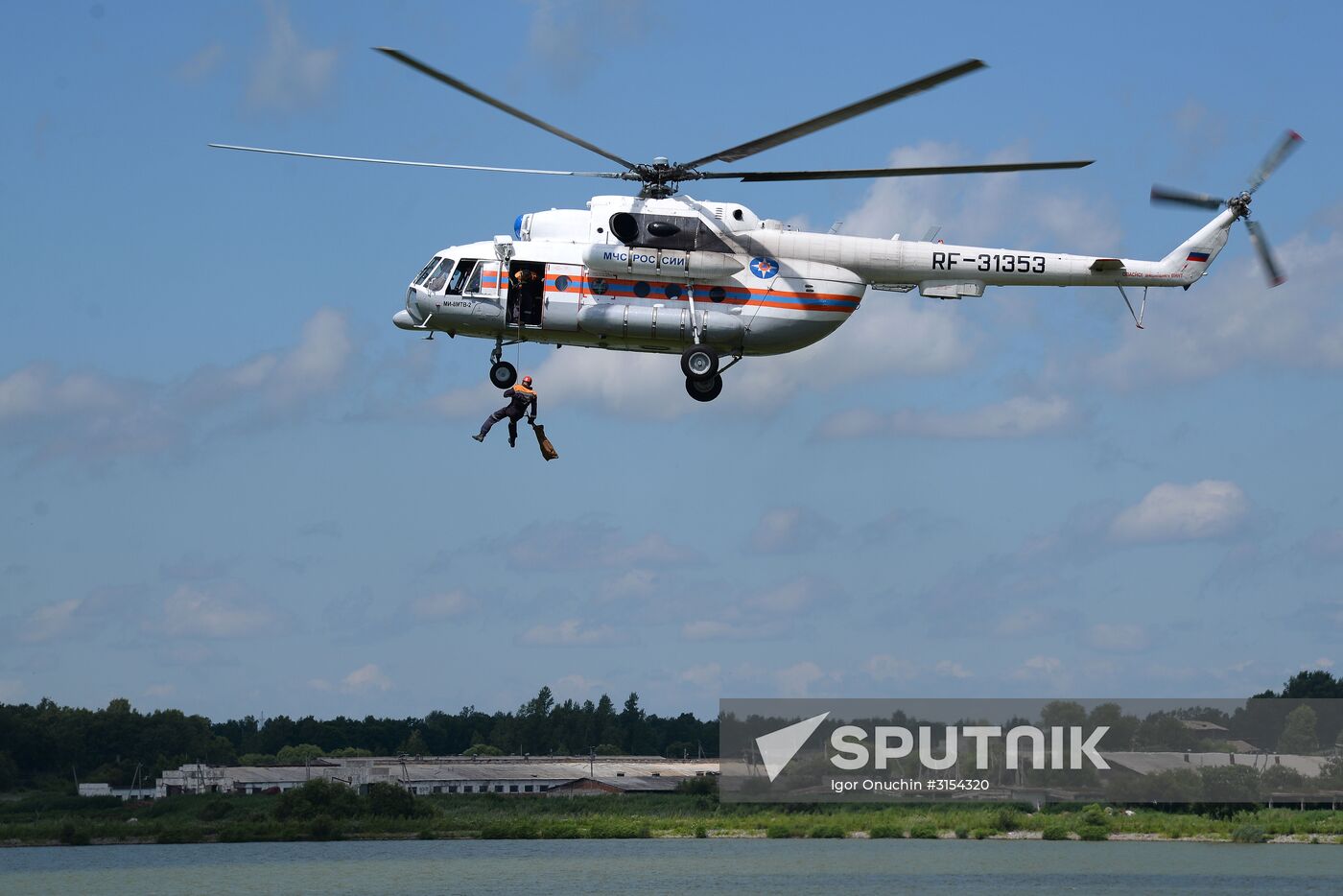 Emergencies Ministry's airborne unit's regional exercise