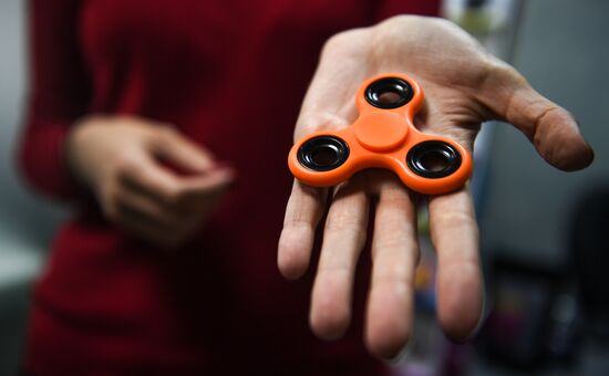 Fidget spinners sale in Moscow