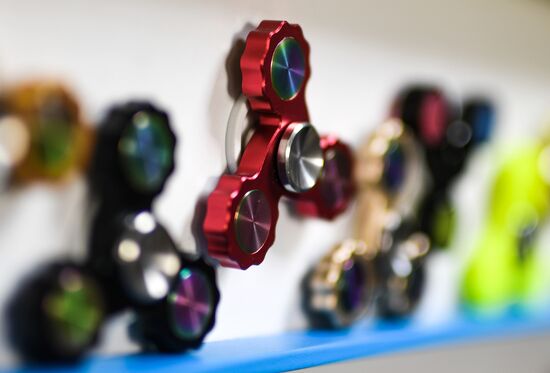 Fidget spinners sale in Moscow