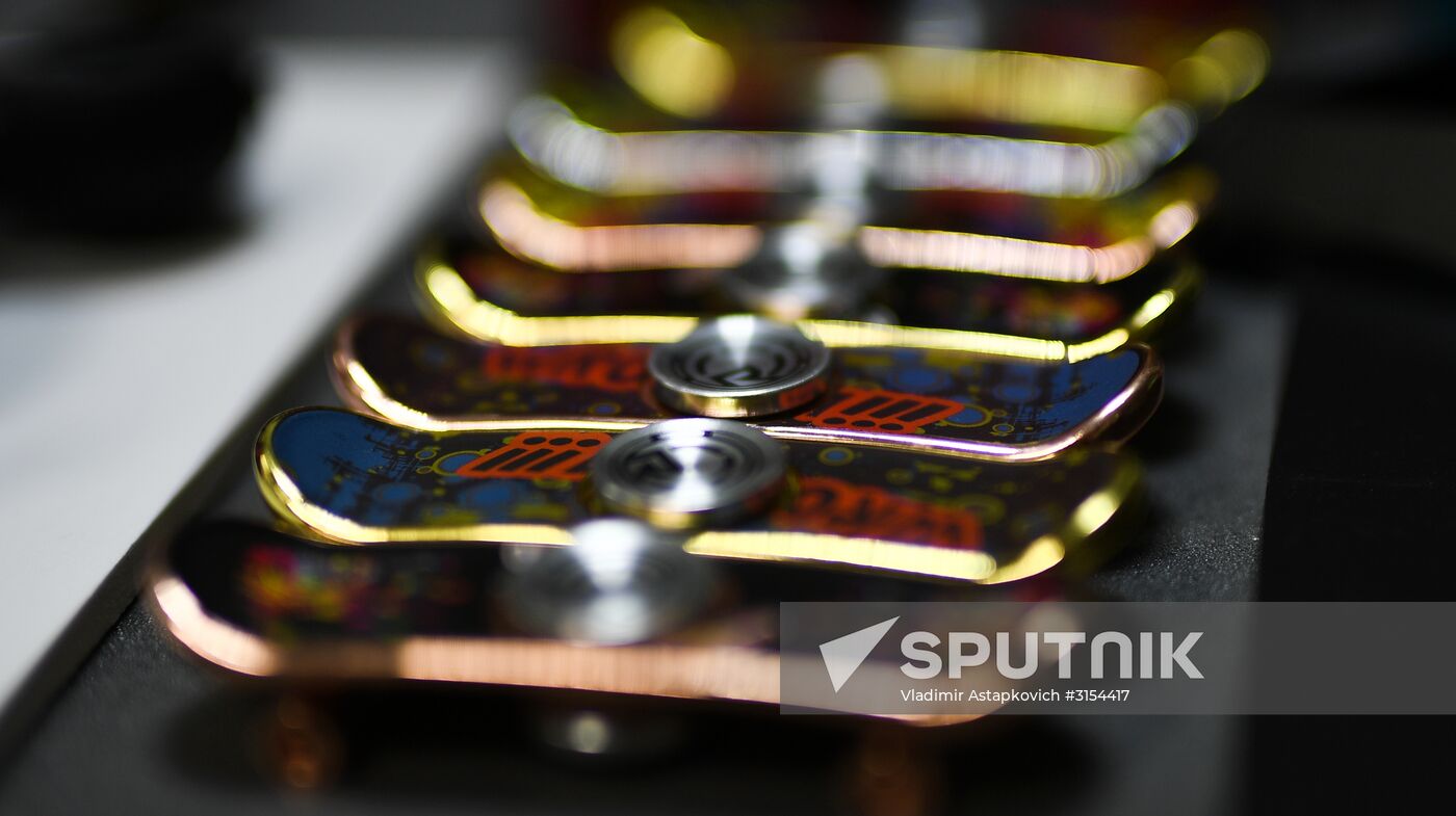 Fidget spinners sale in Moscow
