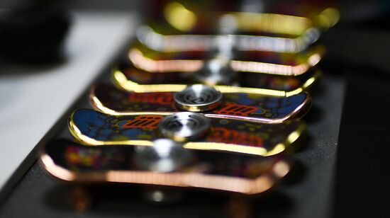 Fidget spinners sale in Moscow