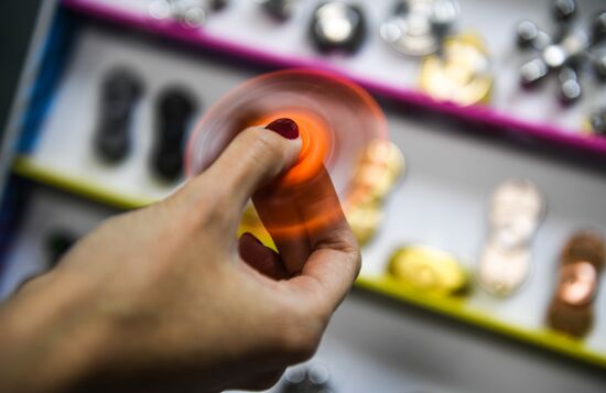 Fidget spinners sale in Moscow