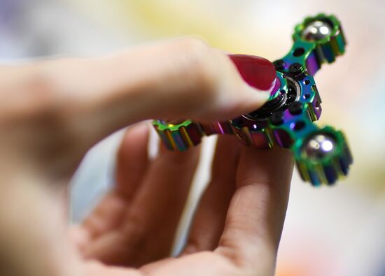 Fidget spinners sale in Moscow