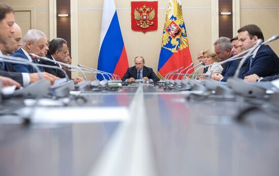 President Vladimir Putin holds meeting with Government members
