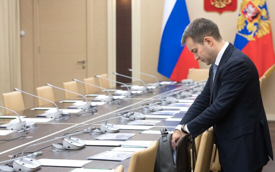 President Vladimir Putin holds meeting with Government members