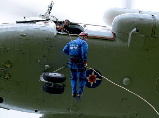 Emergencies Ministry's airborne unit's regional exercise