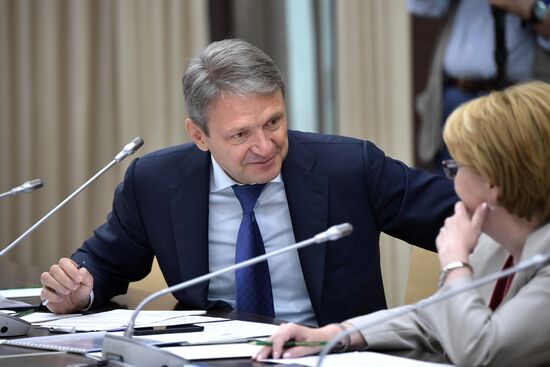 President Vladimir Putin holds meeting with Government members