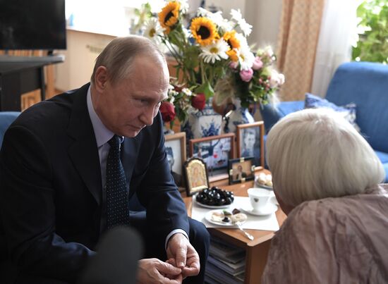 Russian President Vladimir Putin wishes Lyudmila Alekseyeva a happy 90th birthday
